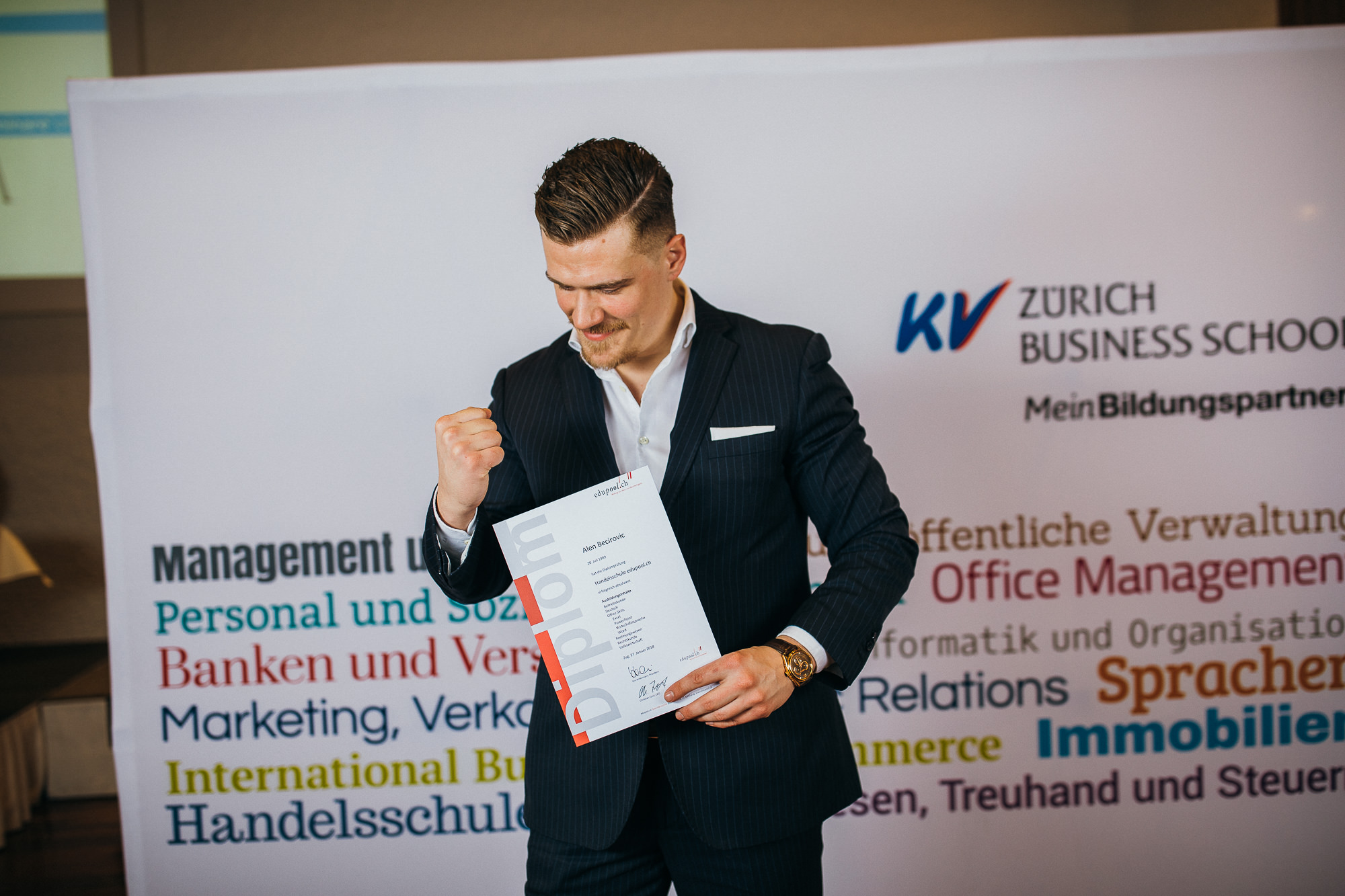 Export x3 5D4 2919 KVZ Diplomfeier Handelsschule&HWD